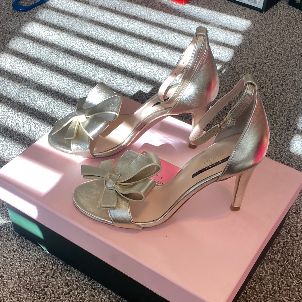 Kate Spade Gold Bow Heels - Picture 4 of 10